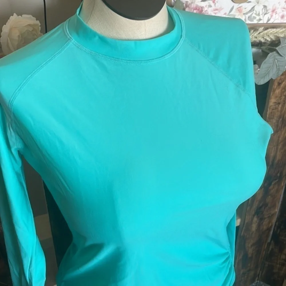 Attracosports swimwear long sleeve top rash guard UPF50+ crew shirt nwt size L